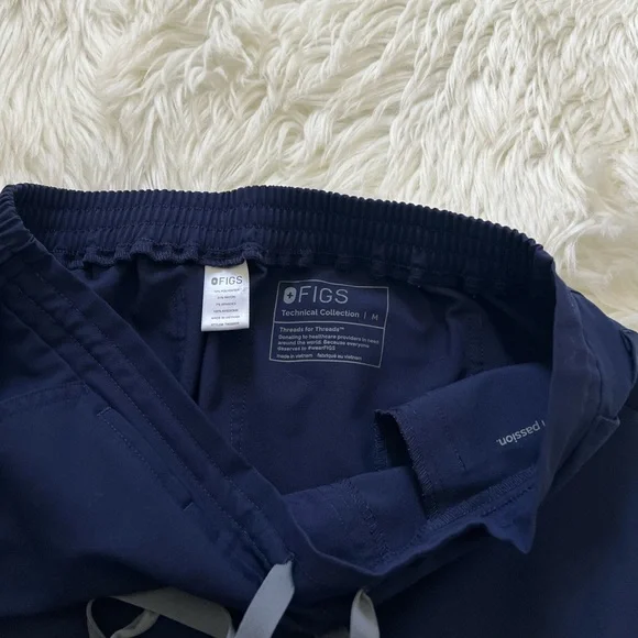 Figs Women’s Yola Scrub Pant in Navy Size Medium - Picture 7 of 7